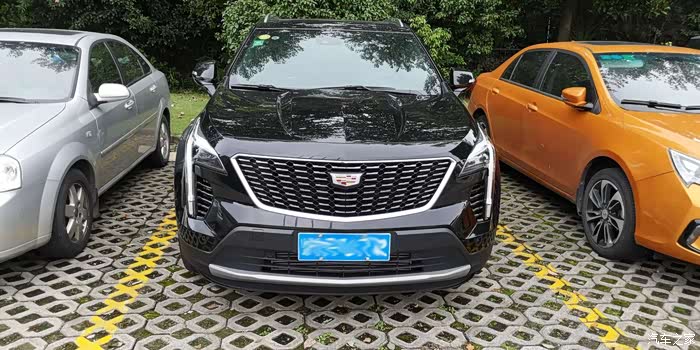 【图】黑色xt4,墨灰xt4,还有xt4和xt5同台的照片_凯迪拉克xt4论坛