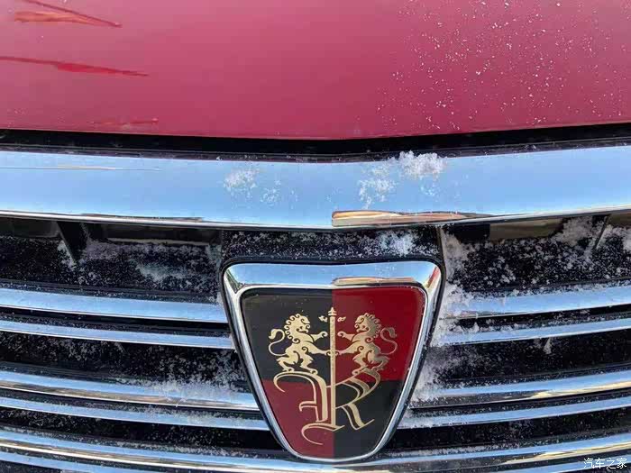 气质小轿车就是荣威i5