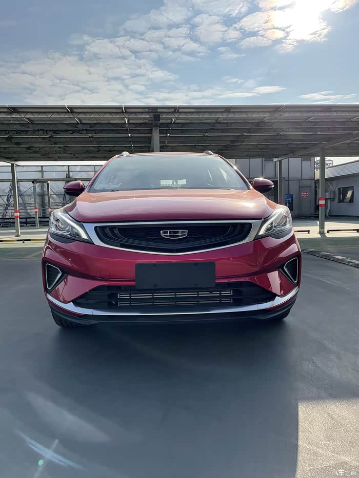 蓝天白云下的红精灵--帝豪gs