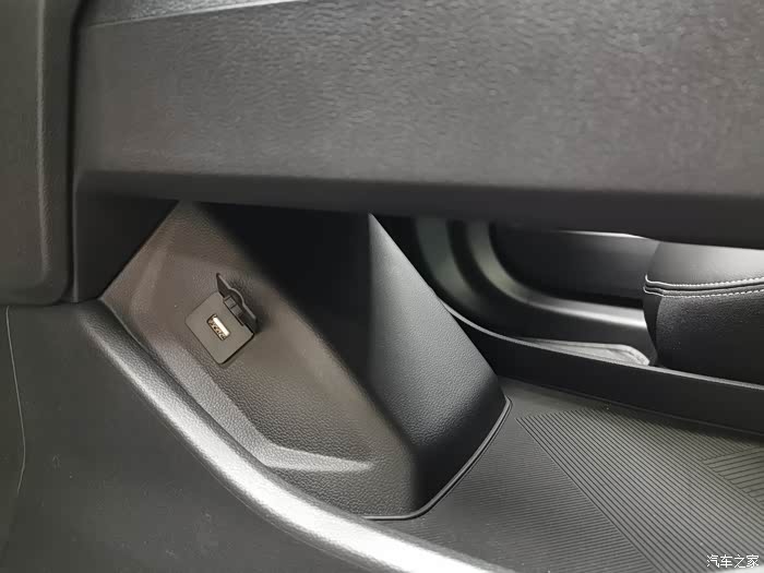 有第三代哈弗h6的贴心保护,为更美好的生活努力奋斗吧!