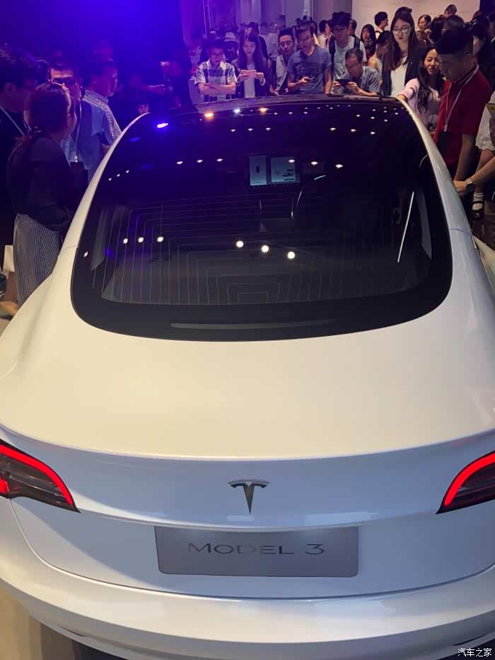 特斯拉长沙展厅开业及3儿发布会白色model3实拍图