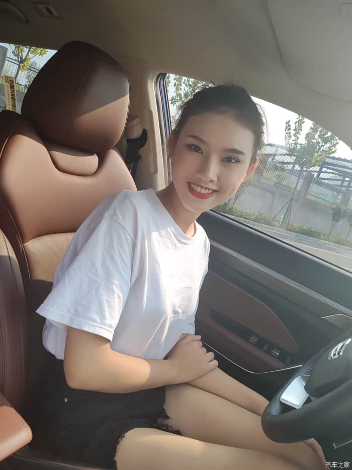 澎湃动力领先科技智能精品suv吉利博越与171cm美女