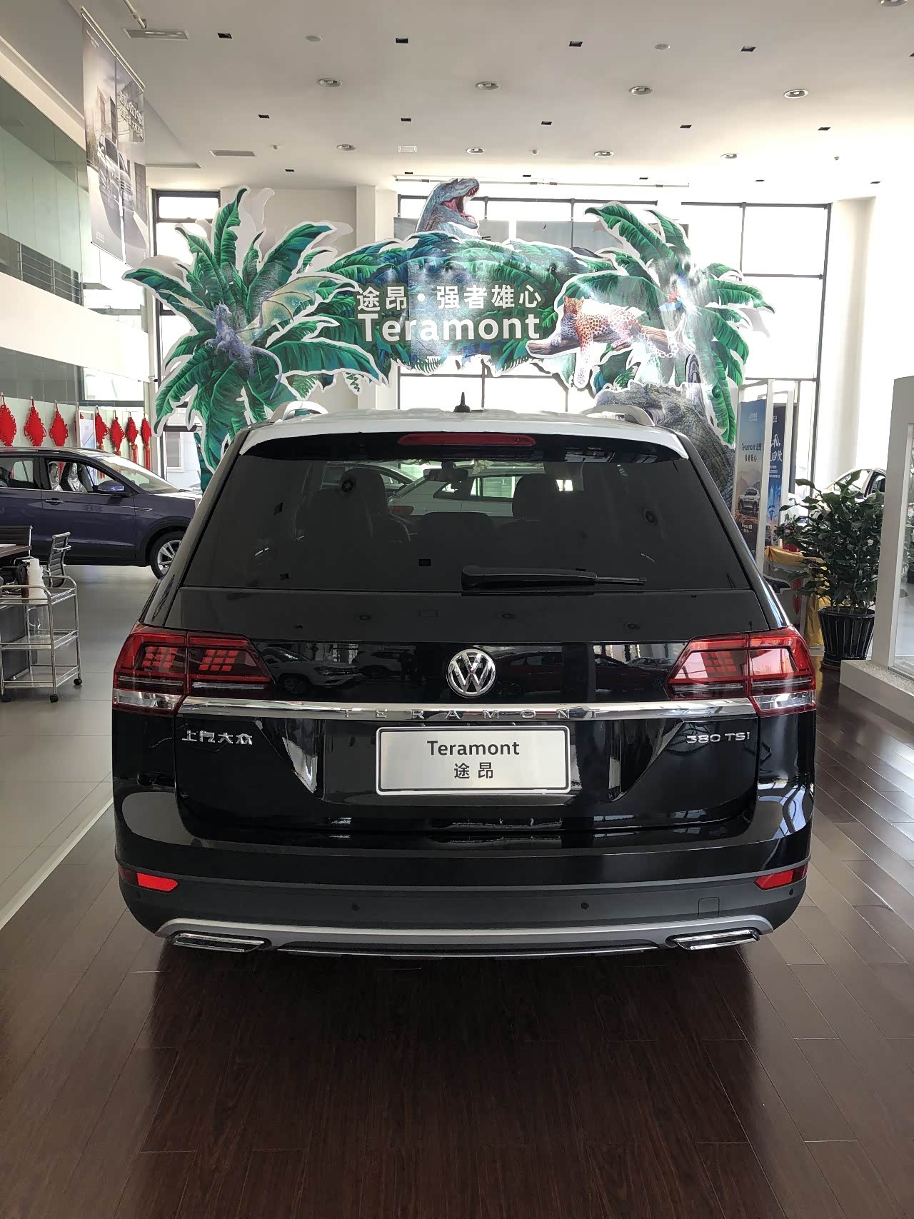 黑色的途昂看起来好大气啊!