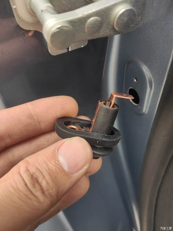 【图】plus低配装门碰开关装不进去_五菱宏光plus论坛_汽车之家论坛