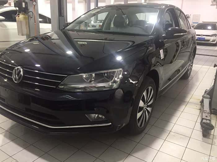 有18款的黑色速腾图片吗