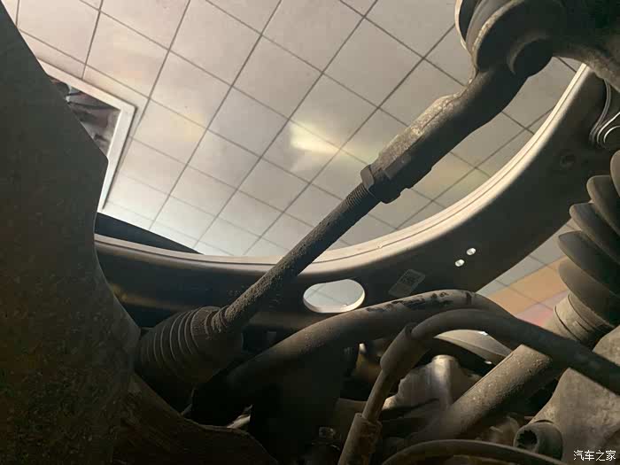 迈腾b8更换下摆臂