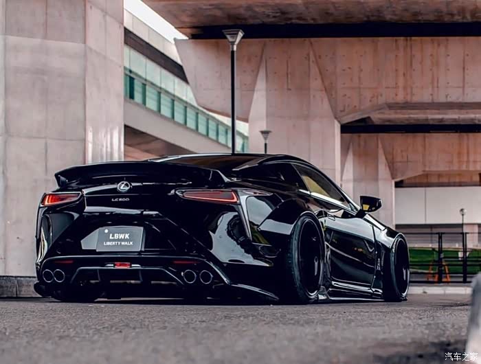 雷克萨斯lc500这低趴算不算jdm的标准姿势