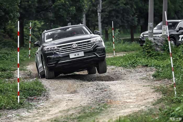 边界之外才是世界玩泥巴的城市suv新途锐越界行动试驾