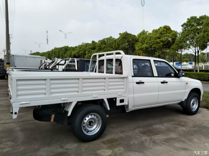 小老虎三开门货箱皮卡