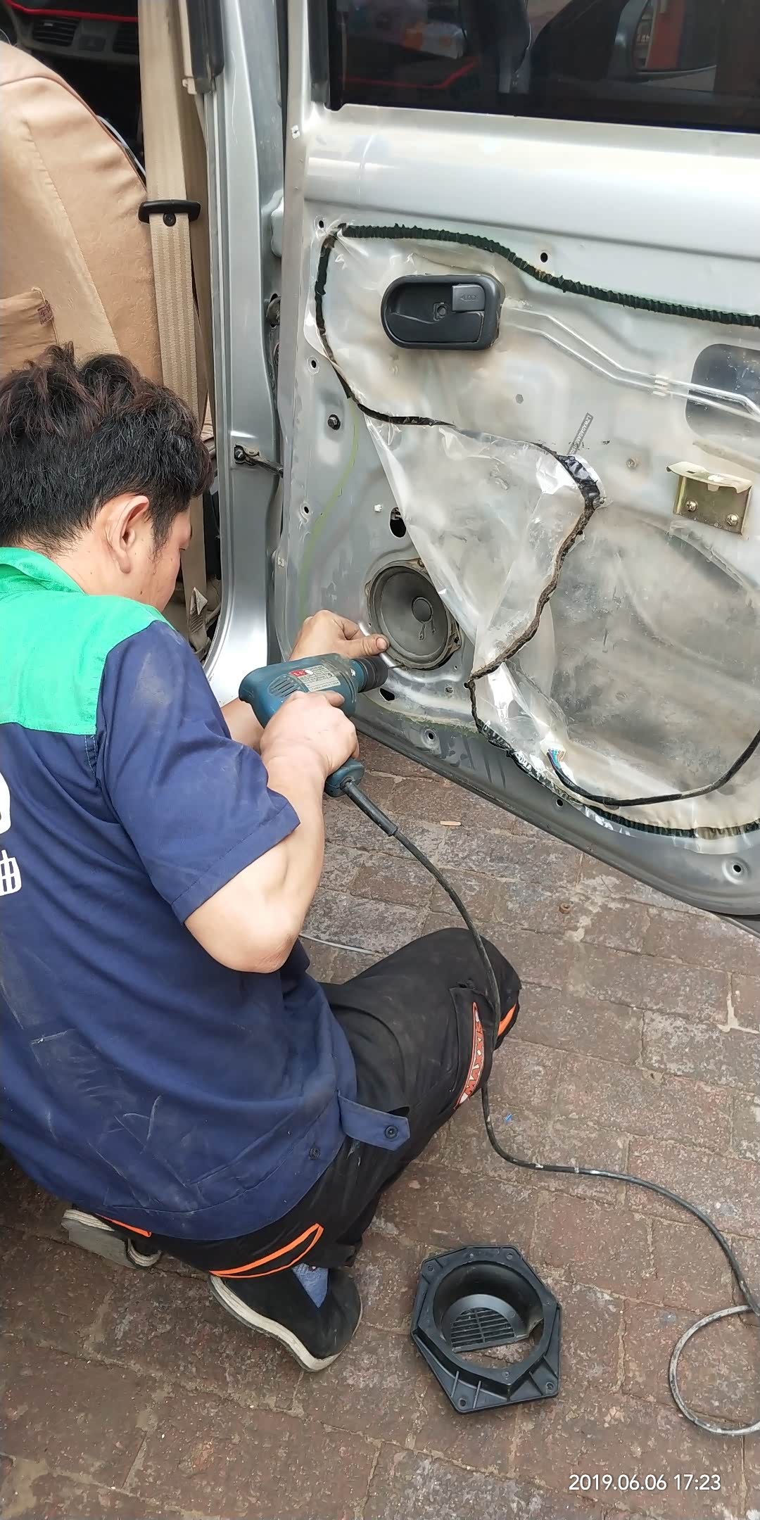 白捡的一对喇叭完美安装五菱宏光中门