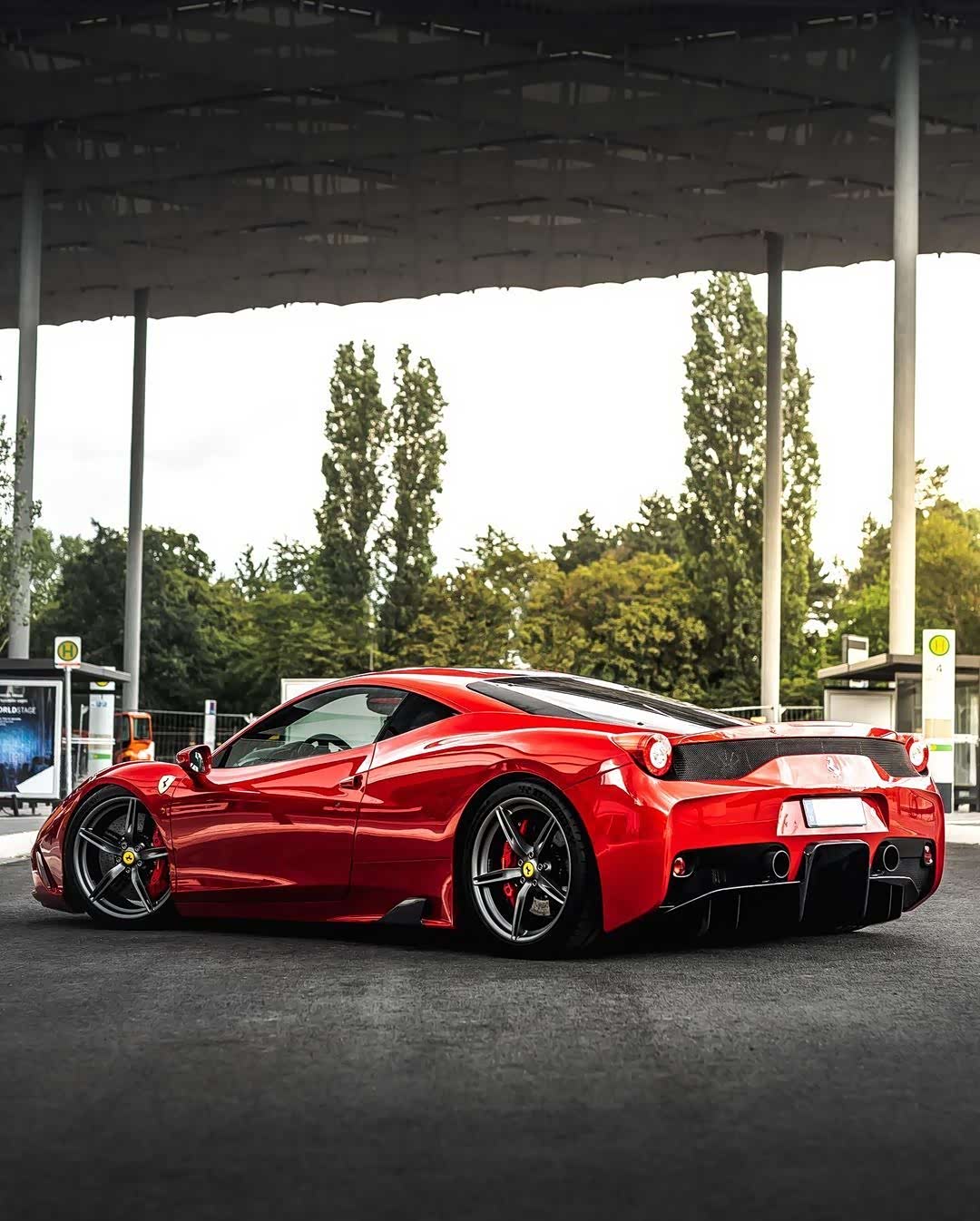 法拉利458 speciale动感十足.