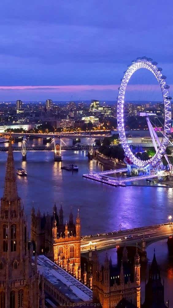 坐落在泰晤士河畔的伦敦眼好美