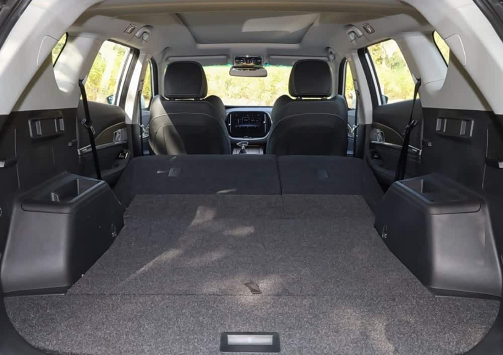 谁说女人不爱车捷途x70整体给人的印象就是时尚大气