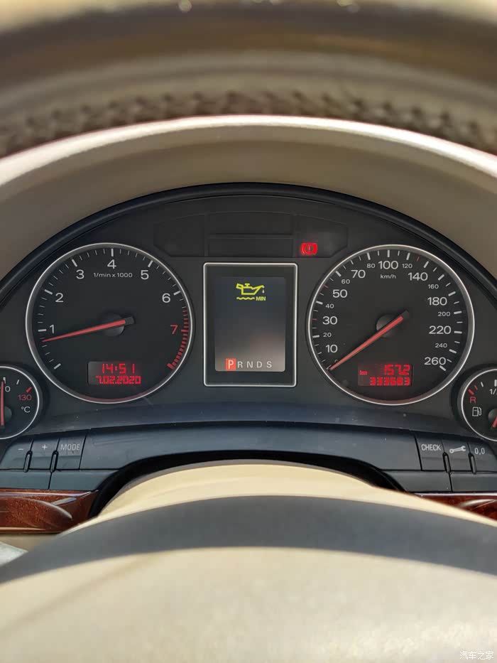 05款奥迪a4仪表看不到油耗了怎么回事