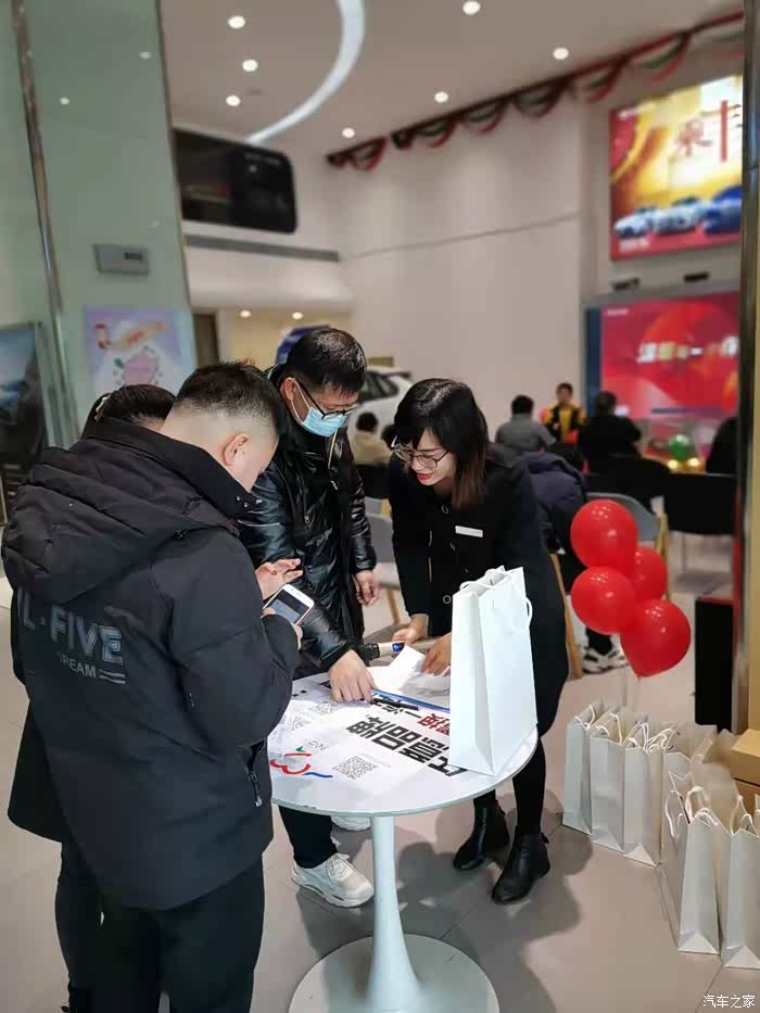 店内服务细致,到场签到后就领取了精美的礼品袋