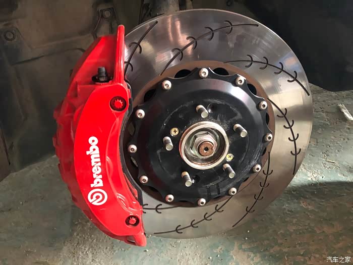 出售十代雅阁正品布雷博大六刹车卡钳