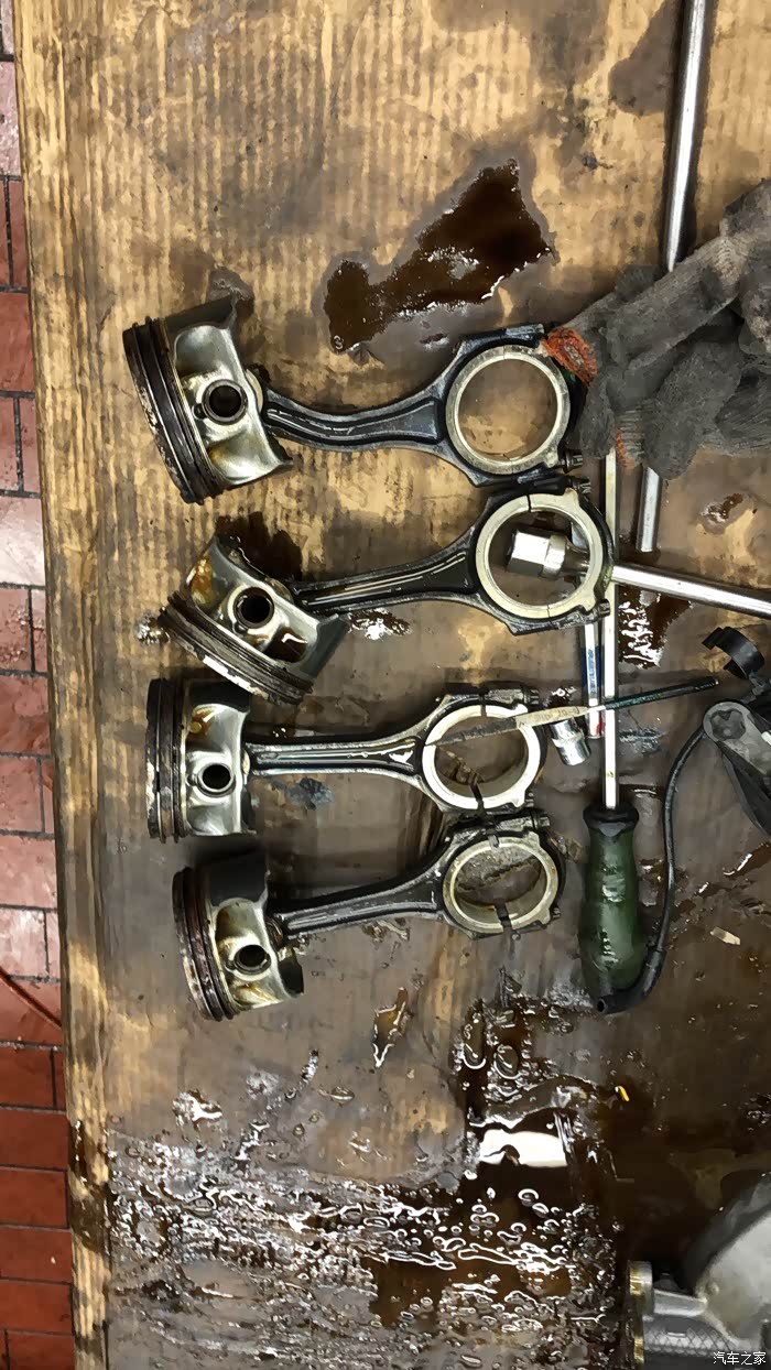 网上流传奔驰c级爆缸