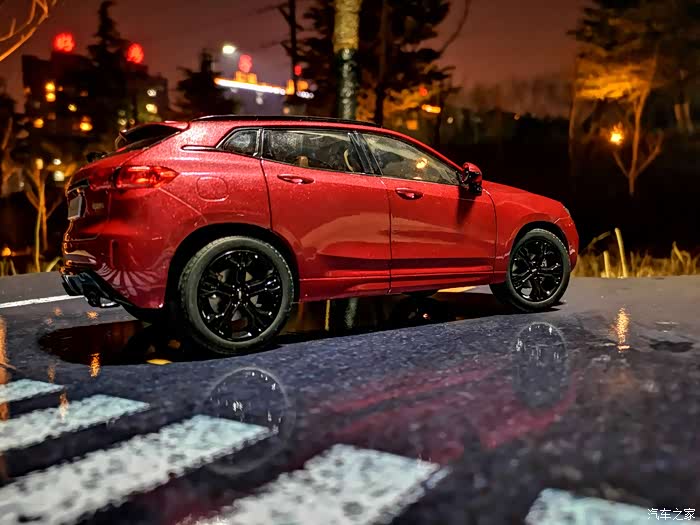 爱车模魏派vv7s马尔斯红夜景写真
