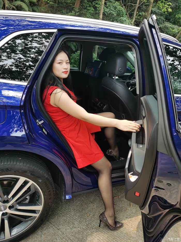 黑丝媳妇和我的新车山中偶拍