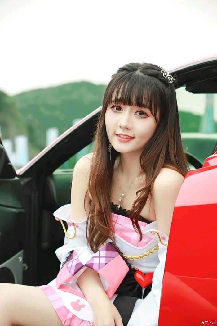 开着法拉利的美丽清纯小妹妹.