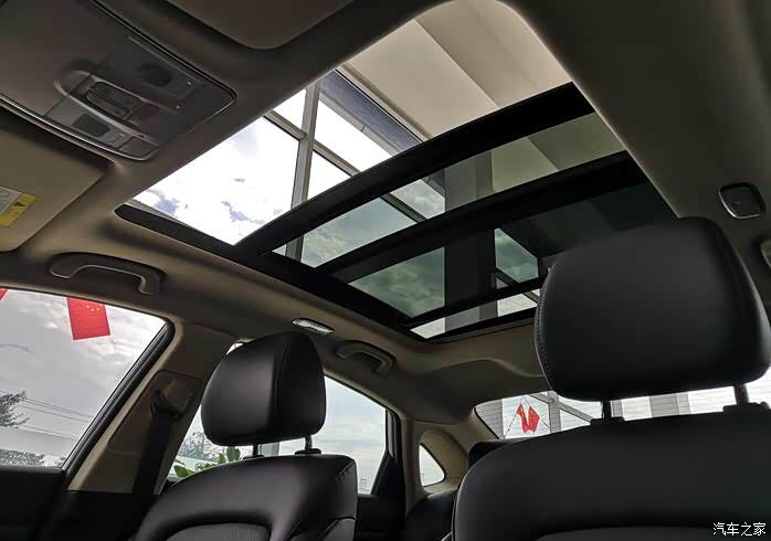 可开启的全景天窗