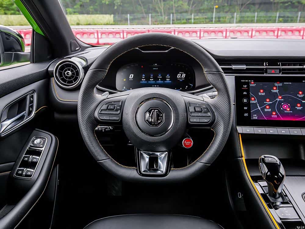 名爵6内饰科技感很强