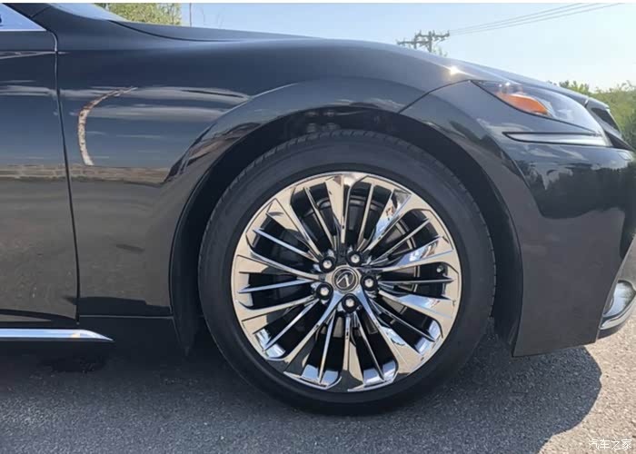 自动档车倒车踩刹车时有咯噔的声音?