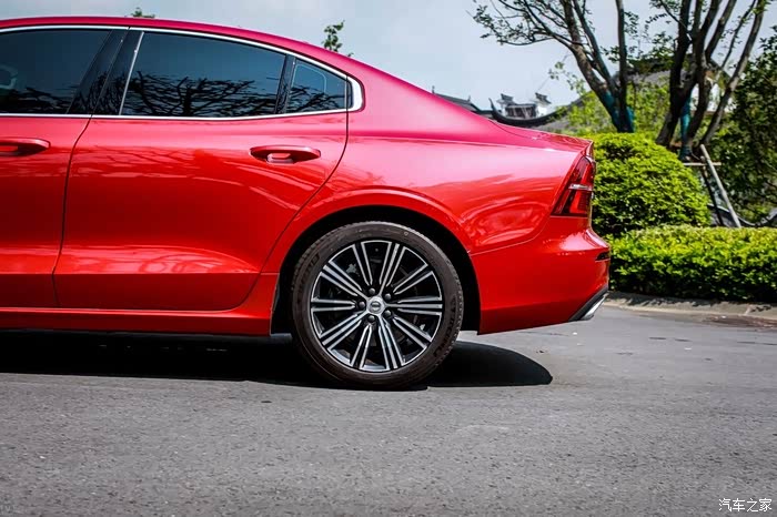 沃尔沃s60熔岩红夏季高清摄影秀