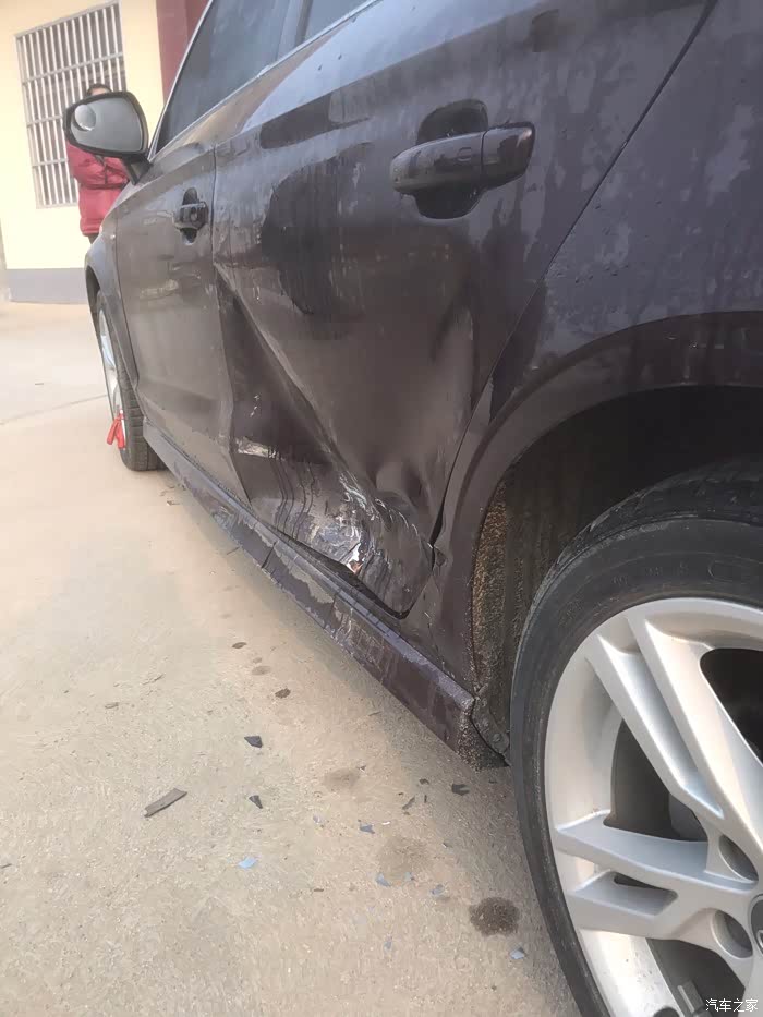 【图】请问被撞这样的话钣金扳的回来吗?_奥迪a3论坛_汽车之家论坛