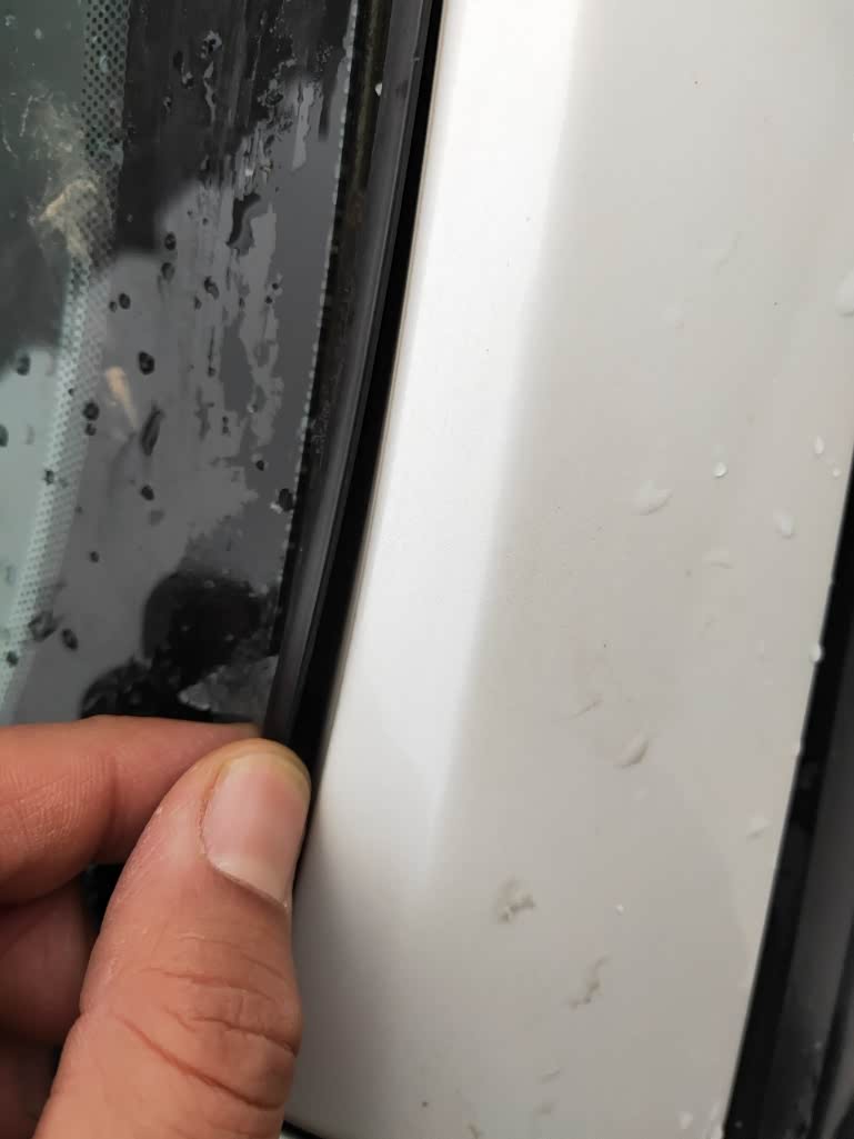 前挡风玻璃导水槽