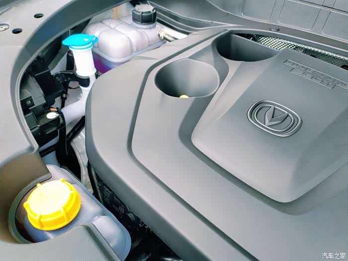 近段时间都被长安的蓝鲸发动机刷屏了,首发是在cs35p上所以我当然会