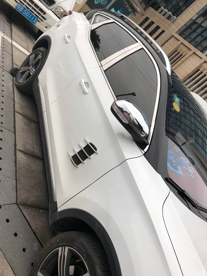 名爵zs悬浮车顶改装完成完美