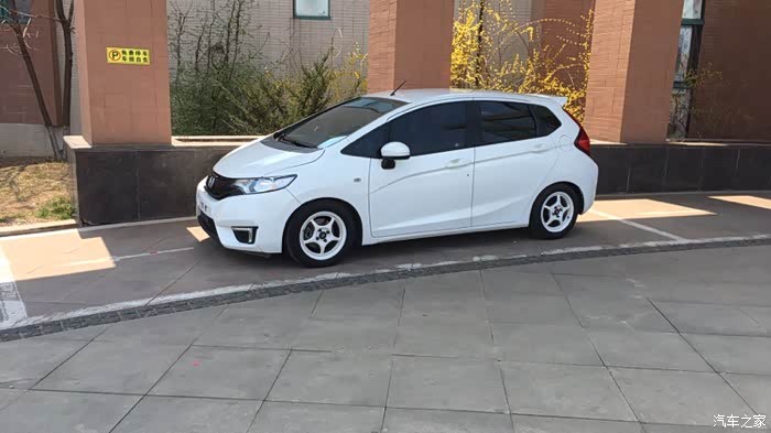 什么轮毂耐看白飞度图片