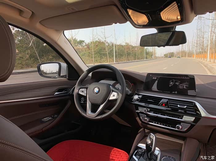 从另个角度看驾驶室