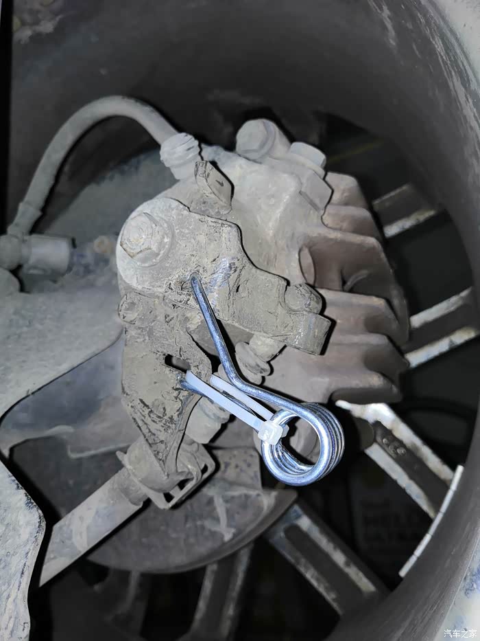 关于宝来后刹车回位弹簧安装