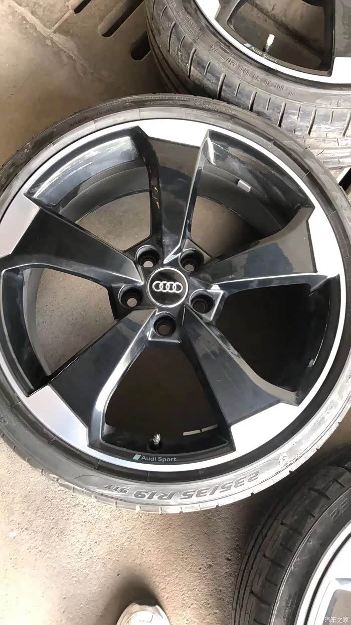 出奥迪rs3原厂轮毂