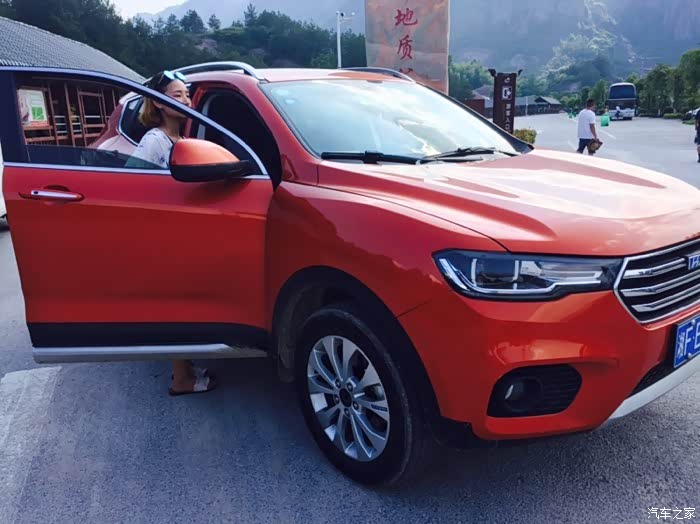 我们在平江县石牛寨缆车中