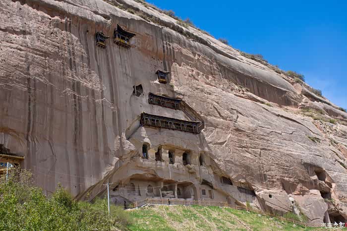 人车生活出游一夏短途自驾游三十三天石窟