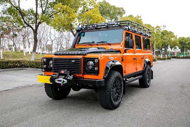 路虎卫士110,这样的硬派越野谁不喜欢.