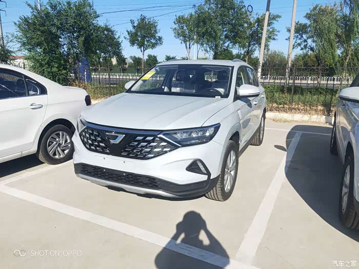 这是银色,最低配.