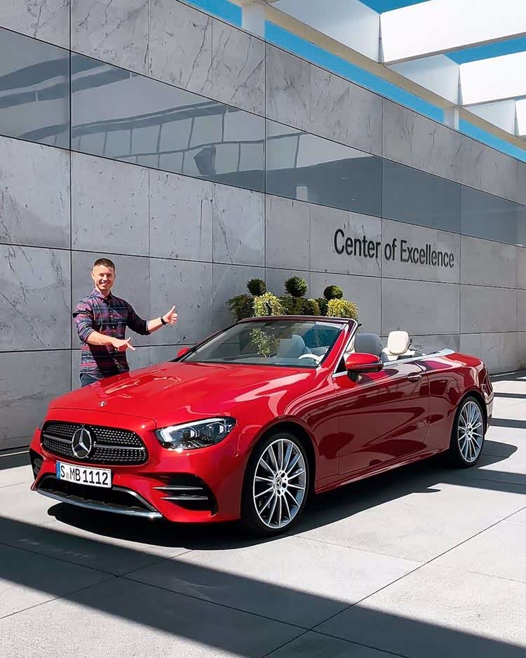 这是新款amg e53敞篷,怎么样不错吧