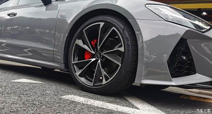 r7s前包围 鳄鱼尾轮毂 takd碳纤维四出排气 纳多灰车膜_奥迪a7论坛