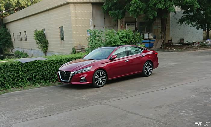 就买天籁了 红色挺好看