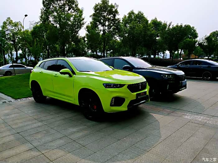 wey实现车友彩虹车队梦想再度上身荧光绿改色膜