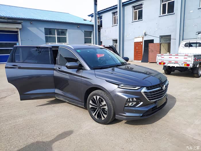 来看一下大四座五菱凯捷