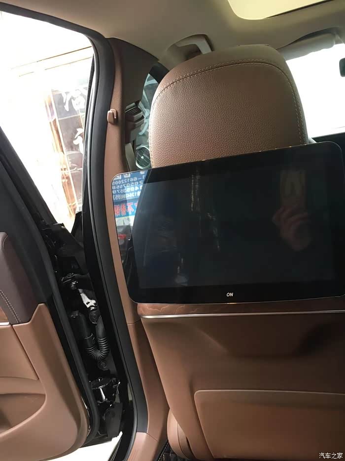 【图】出e300后排娱乐,两个小电视_奔驰e级论坛_汽车之家论坛