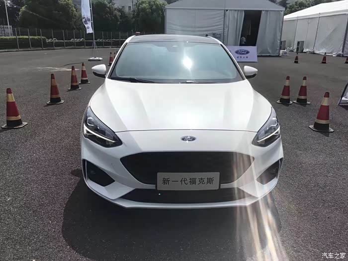 全新一代2019福克斯白色STline