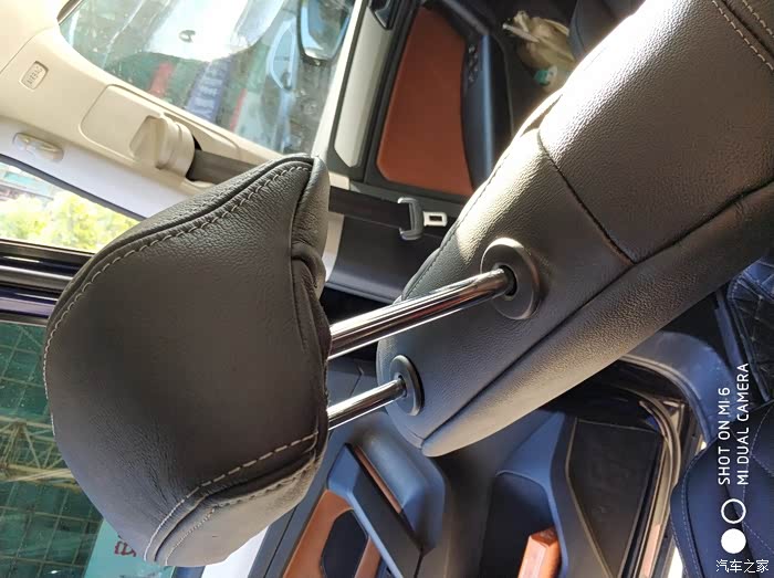 2018款途欢进口途观头枕怎么拆下来