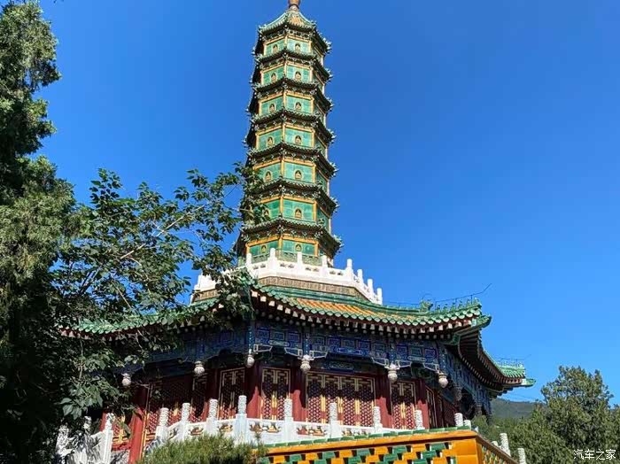 北京颐和园一座八角宝塔形的建筑,非常壮观!