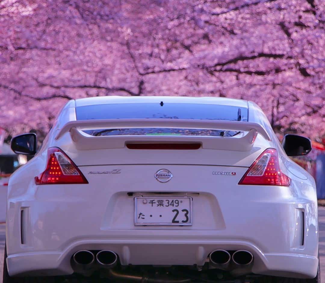 日产小跑370z,看起来不错.